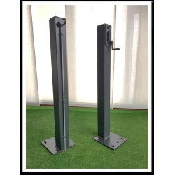 PALI PER PADEL A SEZIONE QUADRA DI MM. 80 X 80 IN ACCIAIO CON PIASTRA-